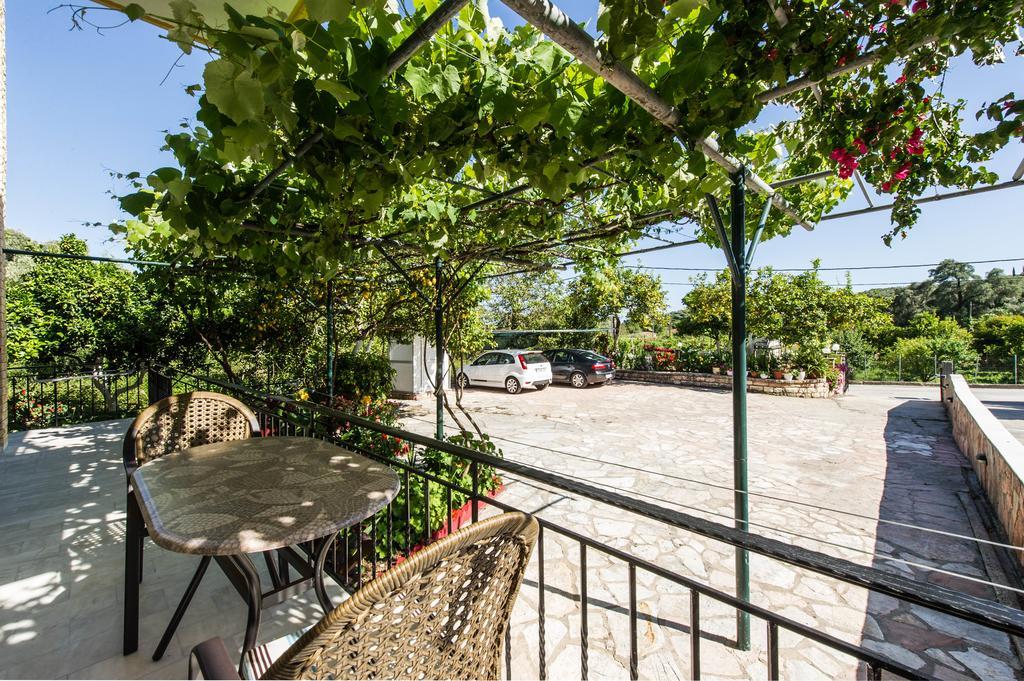 Kefalas Apartments Парга Екстериор снимка